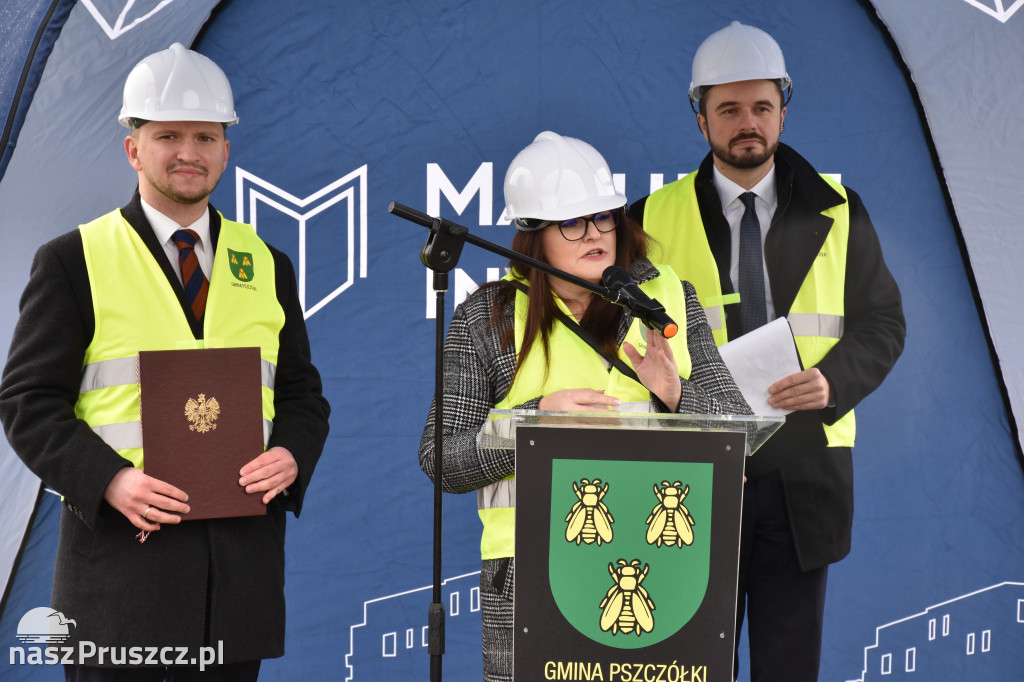 Różyny: wmurowanie kamienia węgielnego pod budowę szkoły
