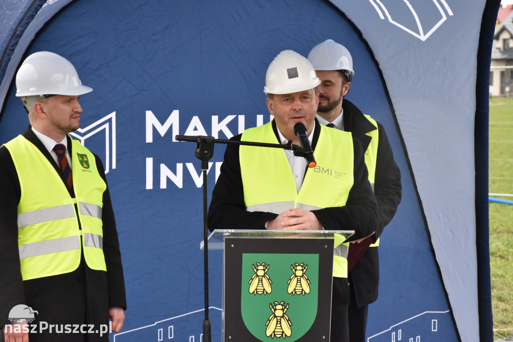 Różyny: wmurowanie kamienia węgielnego pod budowę szkoły