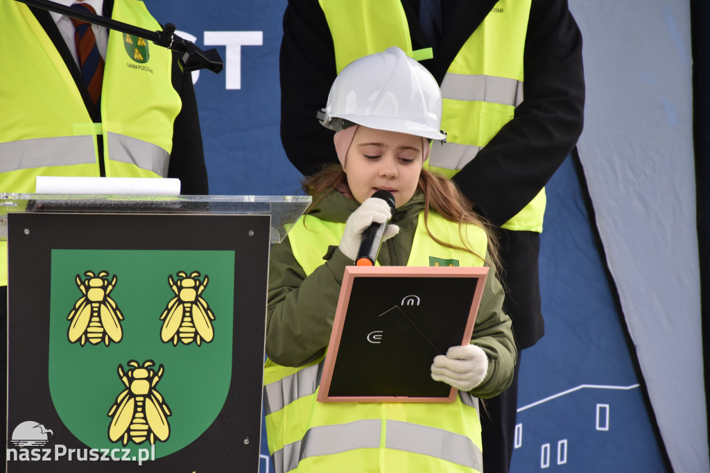 Różyny: wmurowanie kamienia węgielnego pod budowę szkoły