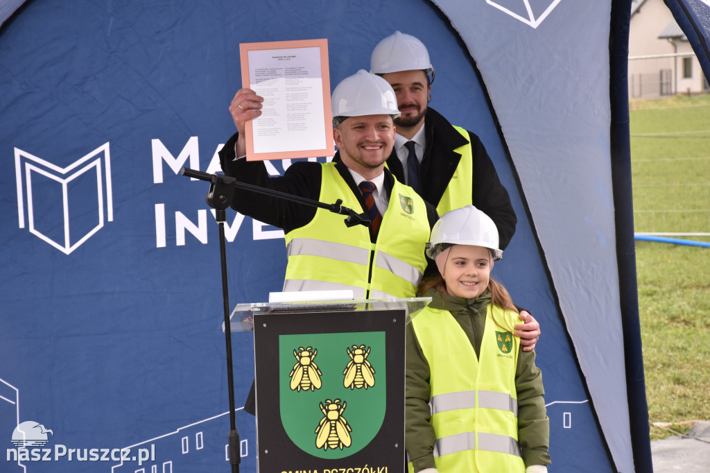 Różyny: wmurowanie kamienia węgielnego pod budowę szkoły