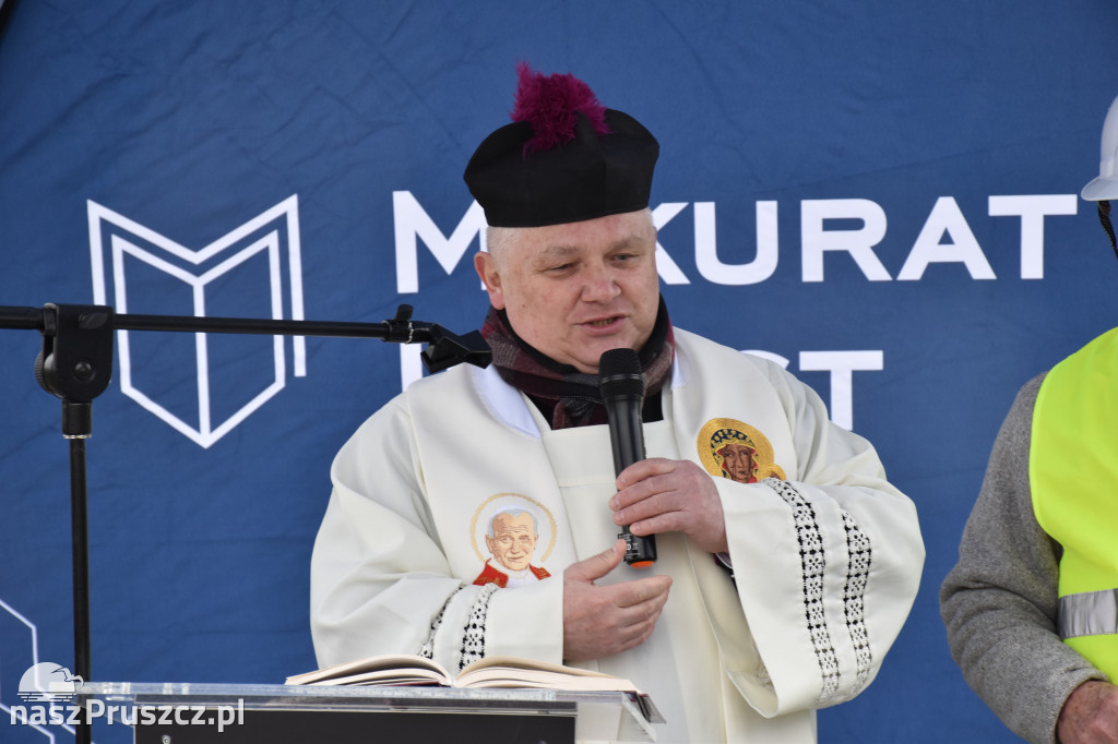 Różyny: wmurowanie kamienia węgielnego pod budowę szkoły