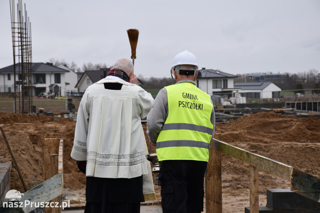 Różyny: wmurowanie kamienia węgielnego pod budowę szkoły