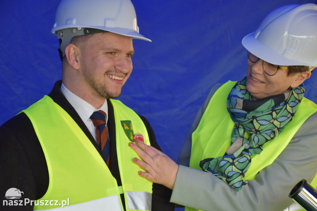 Różyny: wmurowanie kamienia węgielnego pod budowę szkoły