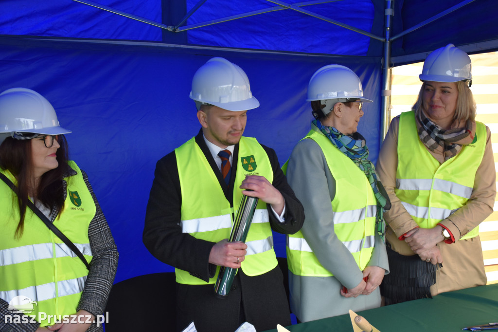Różyny: wmurowanie kamienia węgielnego pod budowę szkoły