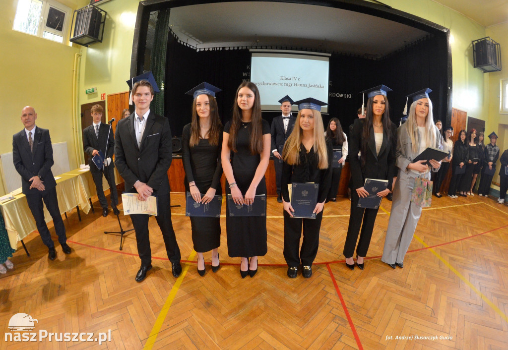 Maturzyści ZSO nr 1 odebrali świadectwa