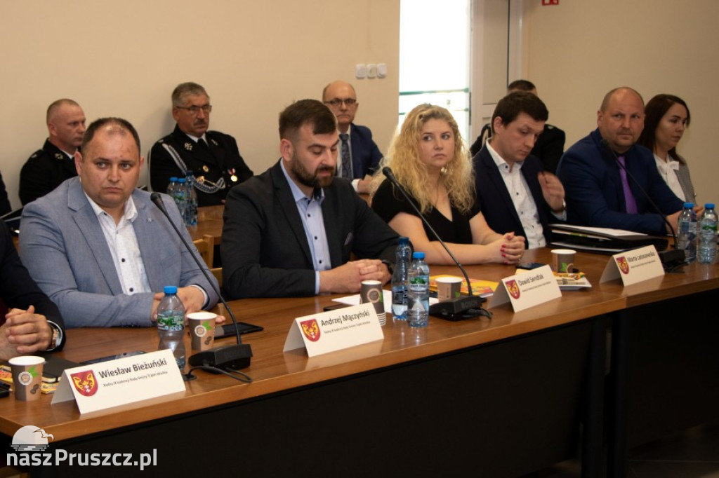 Trąbki Wielkie: Nowa wójt oraz radni złożyli ślubowanie