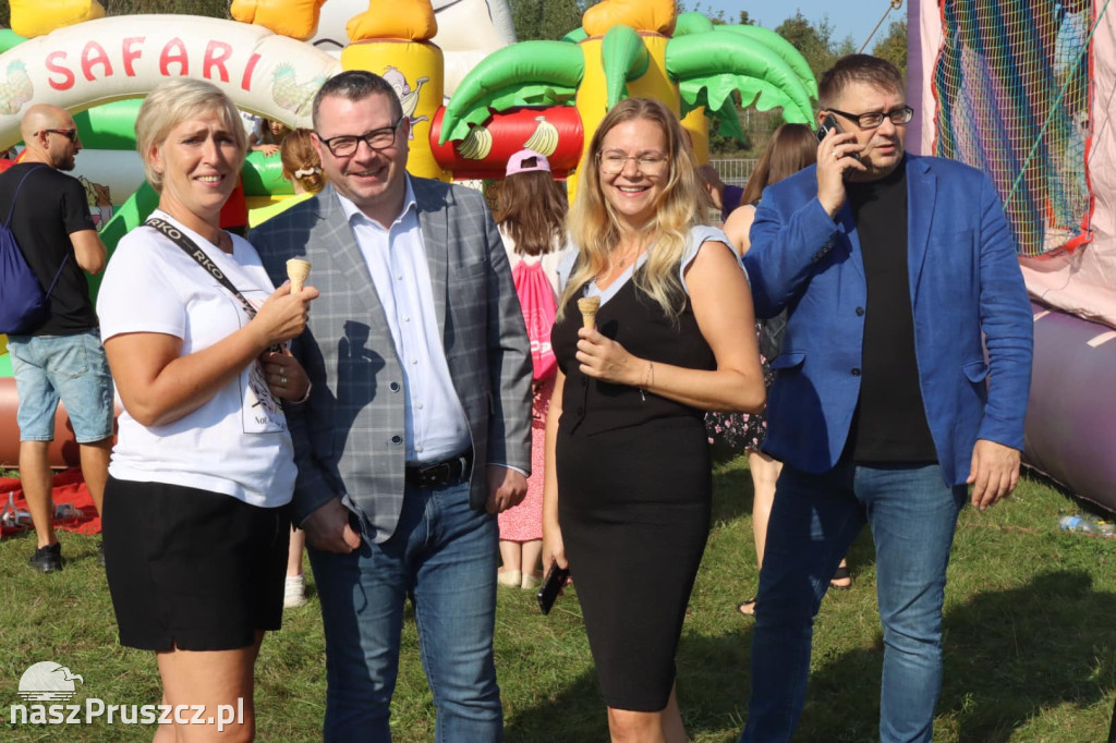 Rodzinne pożegnanie lata w Kowalach