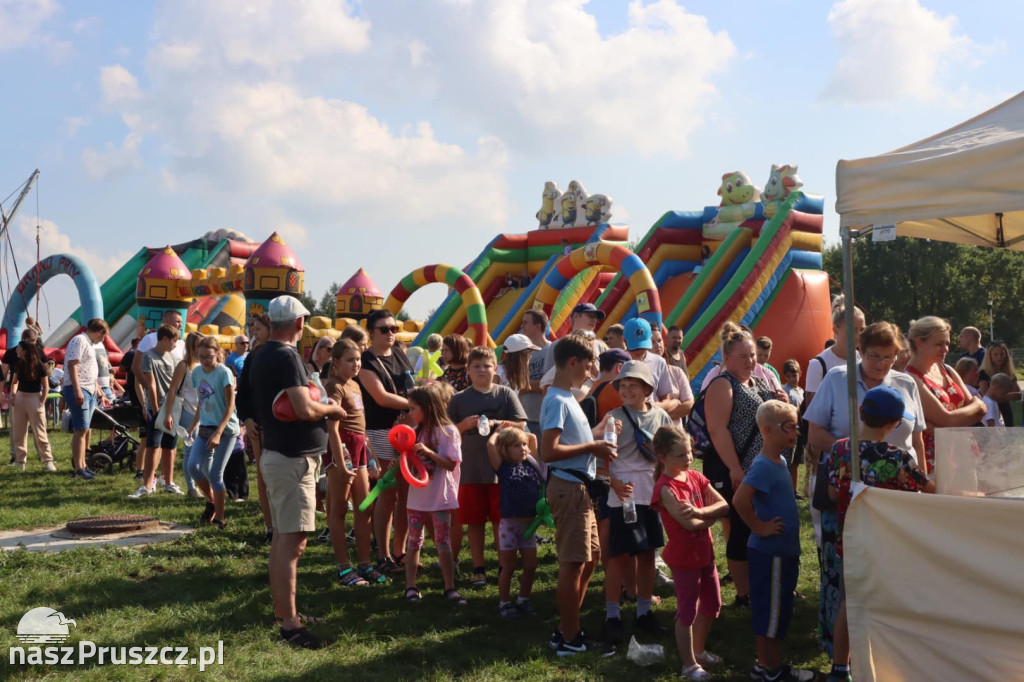 Rodzinne pożegnanie lata w Kowalach