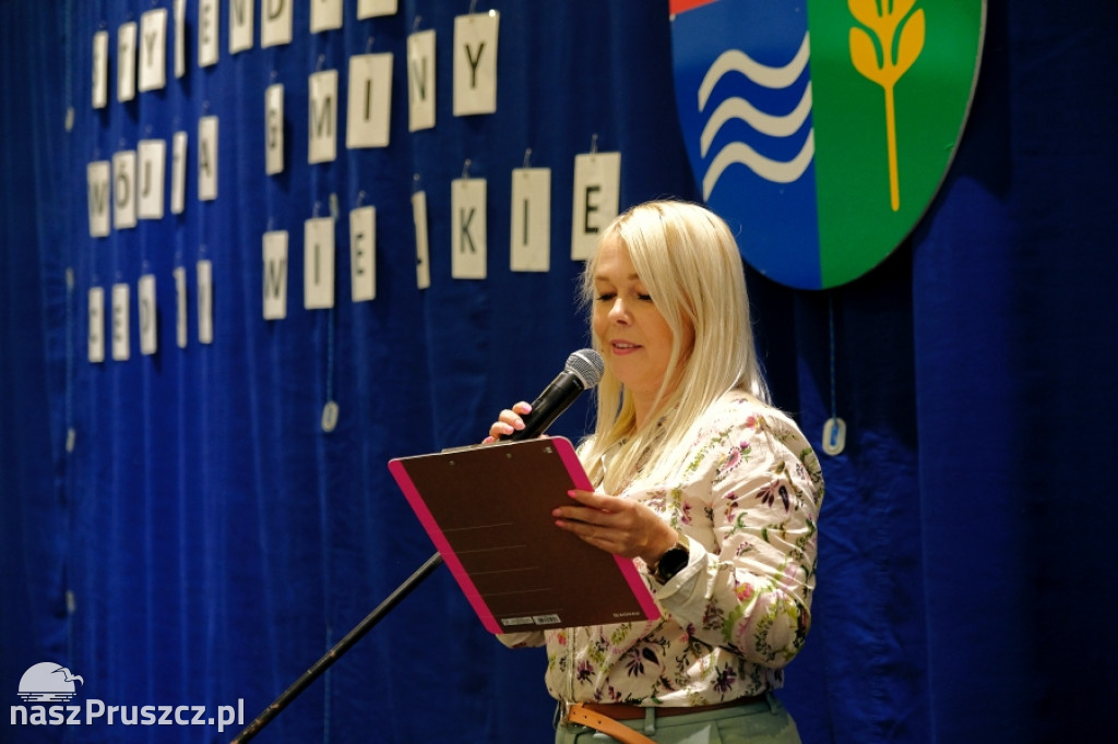 Cedry Wielkie: Wójt wręczył stypendia najzdolniejszym uczniom