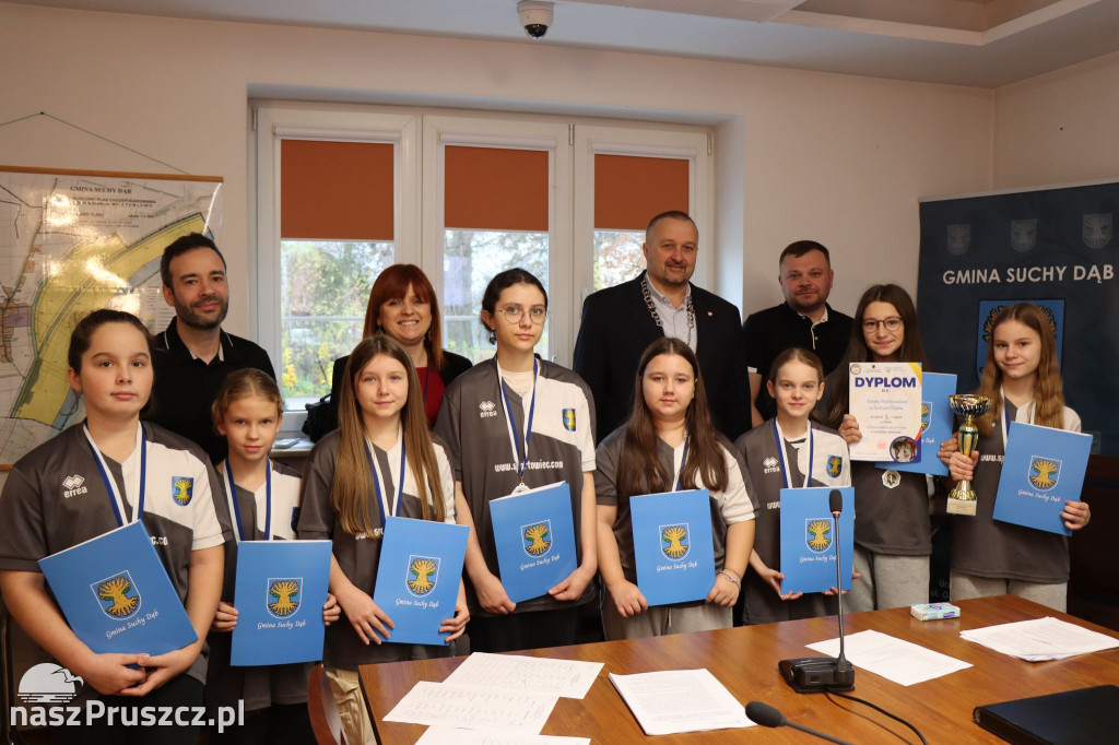 Suchy Dąb: Nagrody dla uczniów od wójt Ficek