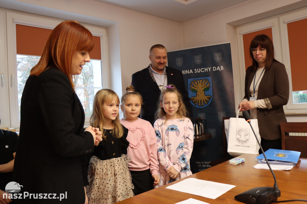 Suchy Dąb: Nagrody dla uczniów od wójt Ficek