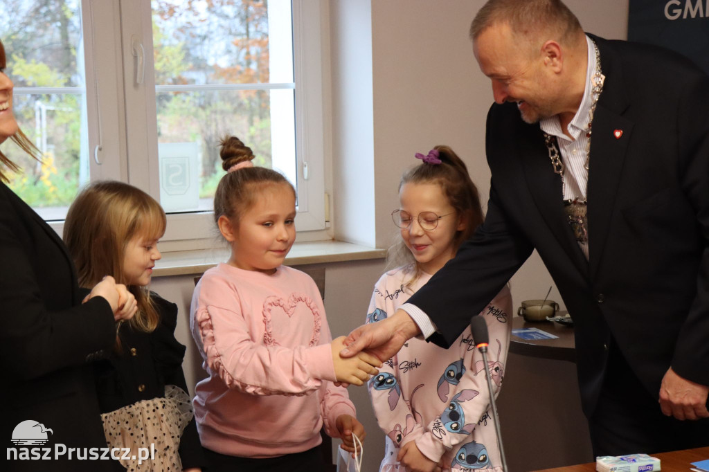 Suchy Dąb: Nagrody dla uczniów od wójt Ficek