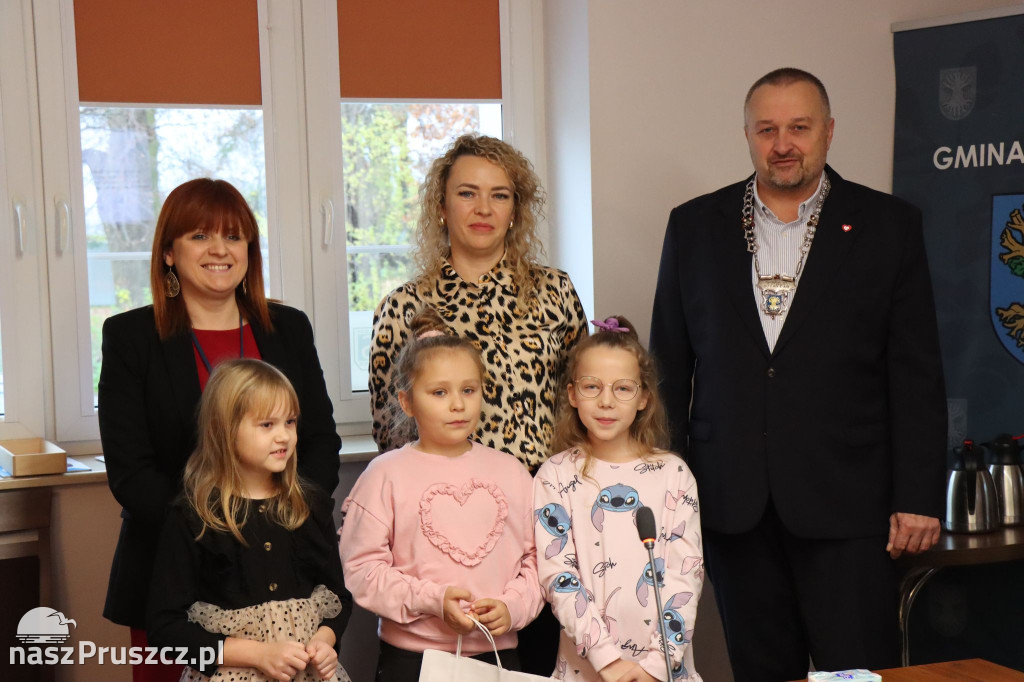 Suchy Dąb: Nagrody dla uczniów od wójt Ficek