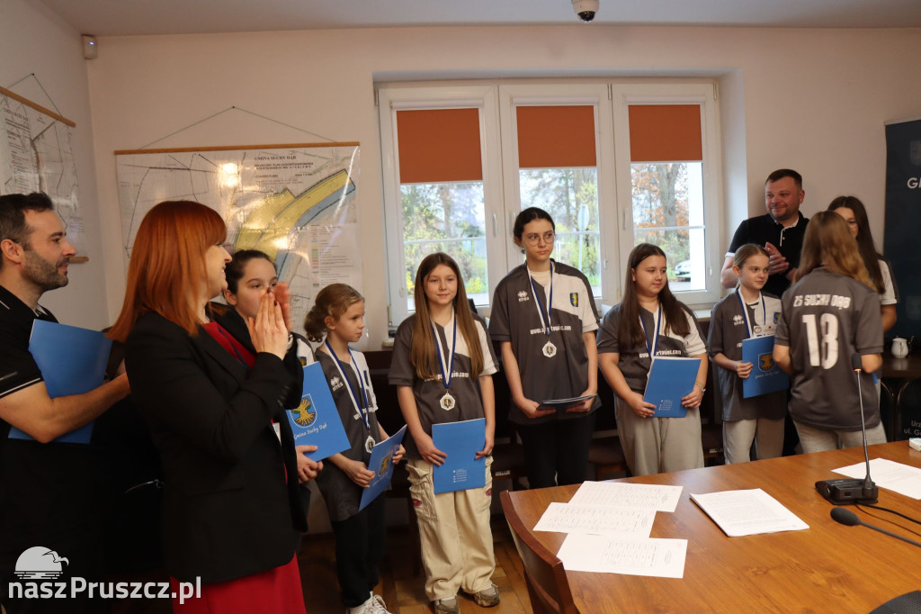 Suchy Dąb: Nagrody dla uczniów od wójt Ficek