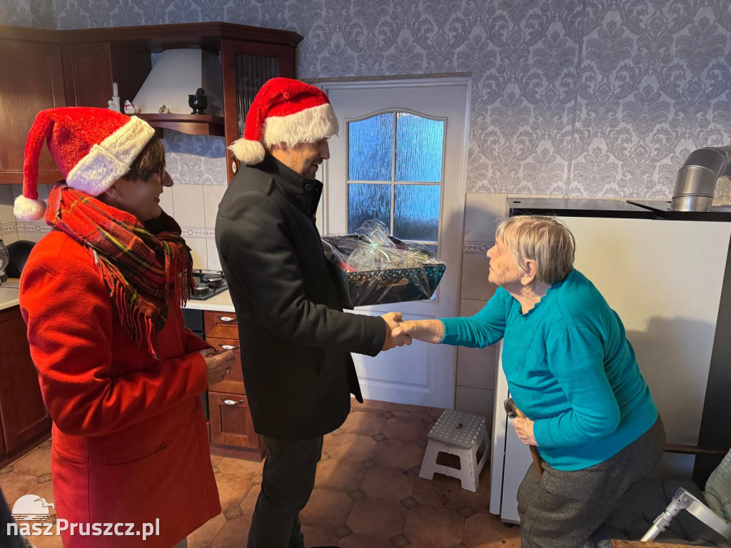 Cedry Wielkie: Świąteczna wizyta u sneiorów