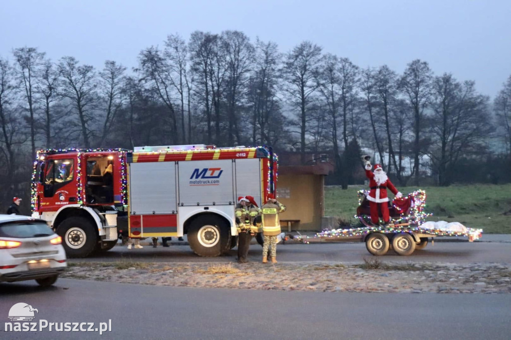 Święty Mikołaj z elfami z OSP odwiedził Czapielsk