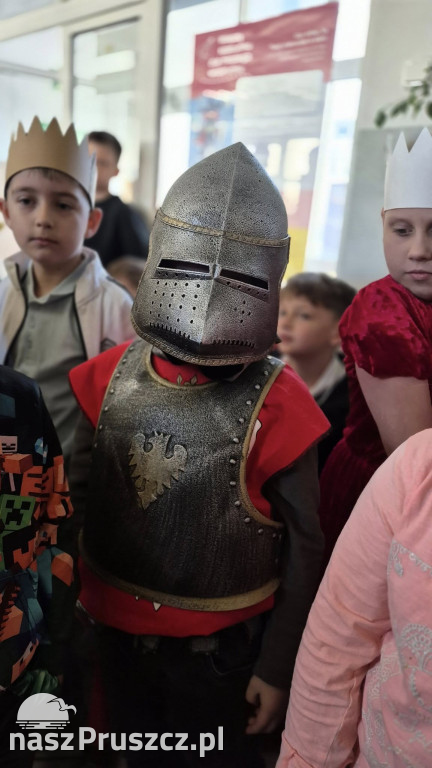 Uczniowie z Sobowidza uczcili 1000. rocznicę koronacji