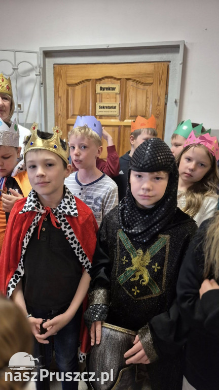 Uczniowie z Sobowidza uczcili 1000. rocznicę koronacji