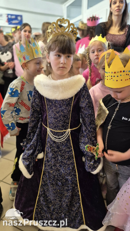 Uczniowie z Sobowidza uczcili 1000. rocznicę koronacji
