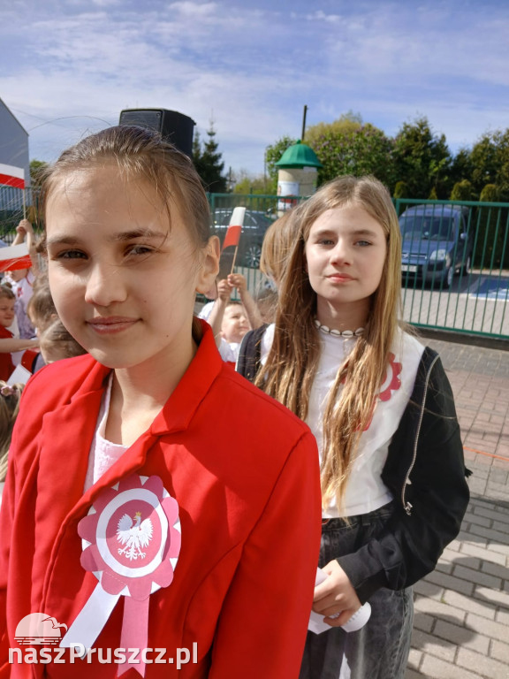Uczniowie z Przejazdowa uczcili Święto Konstytucji 3 Maja