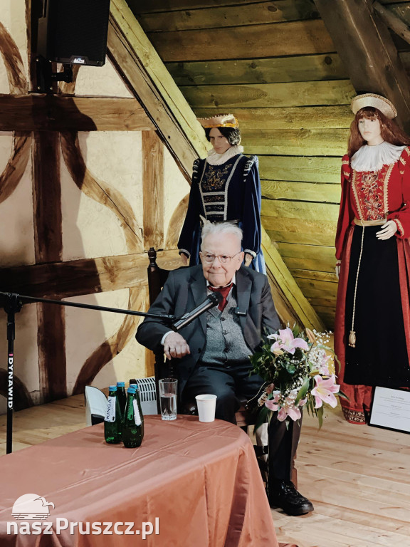 Wystawa „Weselne Stroje Żuławskie” w Miłocinie