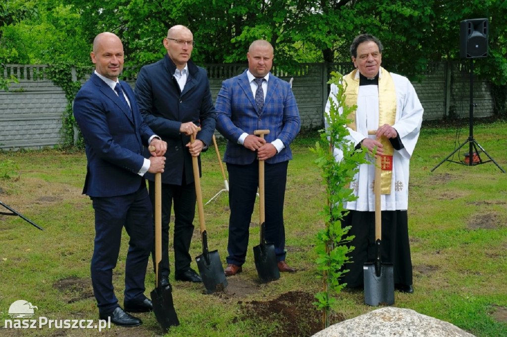 W Kiezmarku posadzono Dąb Pamięci ku czci ofiar Zbrodni Katyńskiej