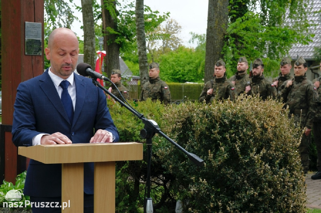 W Kiezmarku posadzono Dąb Pamięci ku czci ofiar Zbrodni Katyńskiej