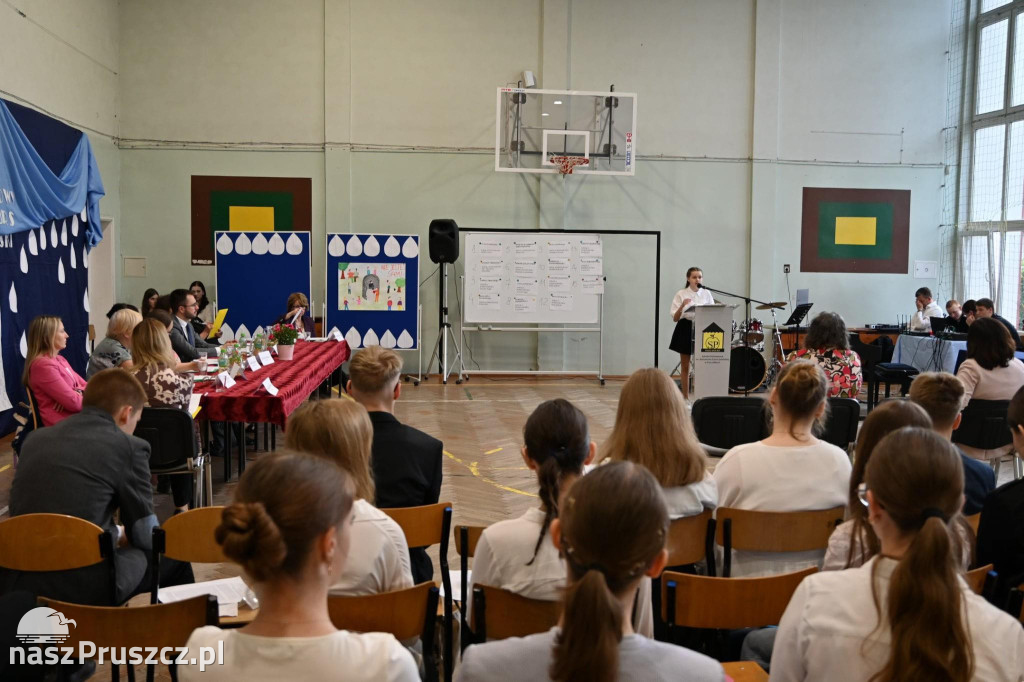 Powiatowy konkurs oratorski - Pszczółki