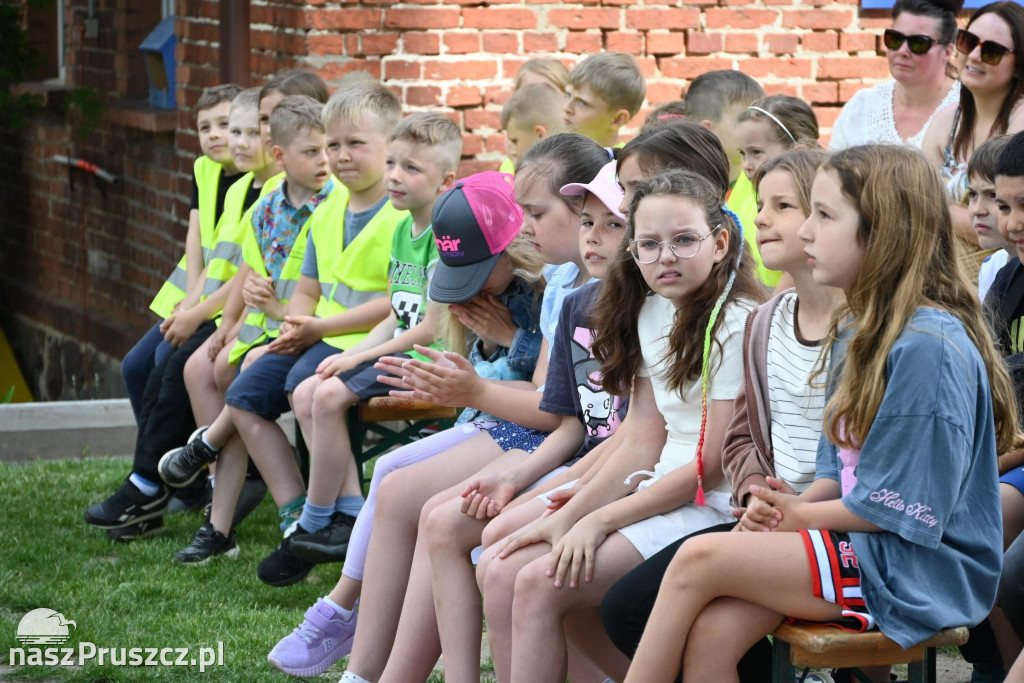 W Różynach pożegnali stary budynek szkoł