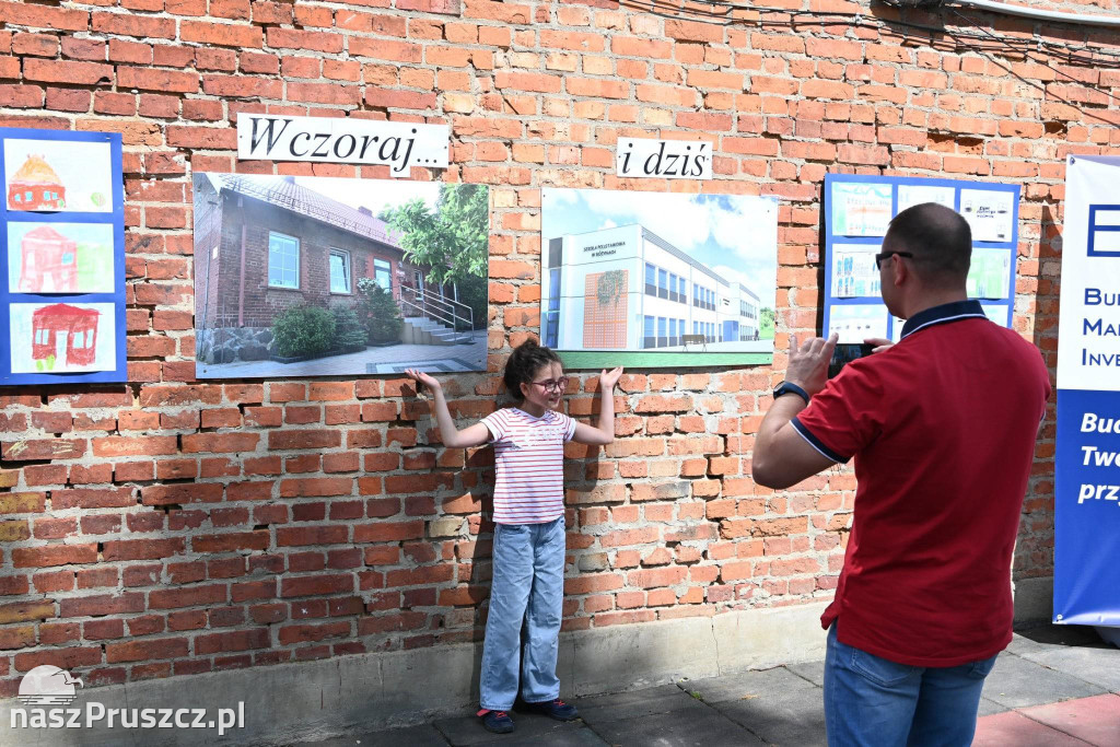 W Różynach pożegnali stary budynek szkoł