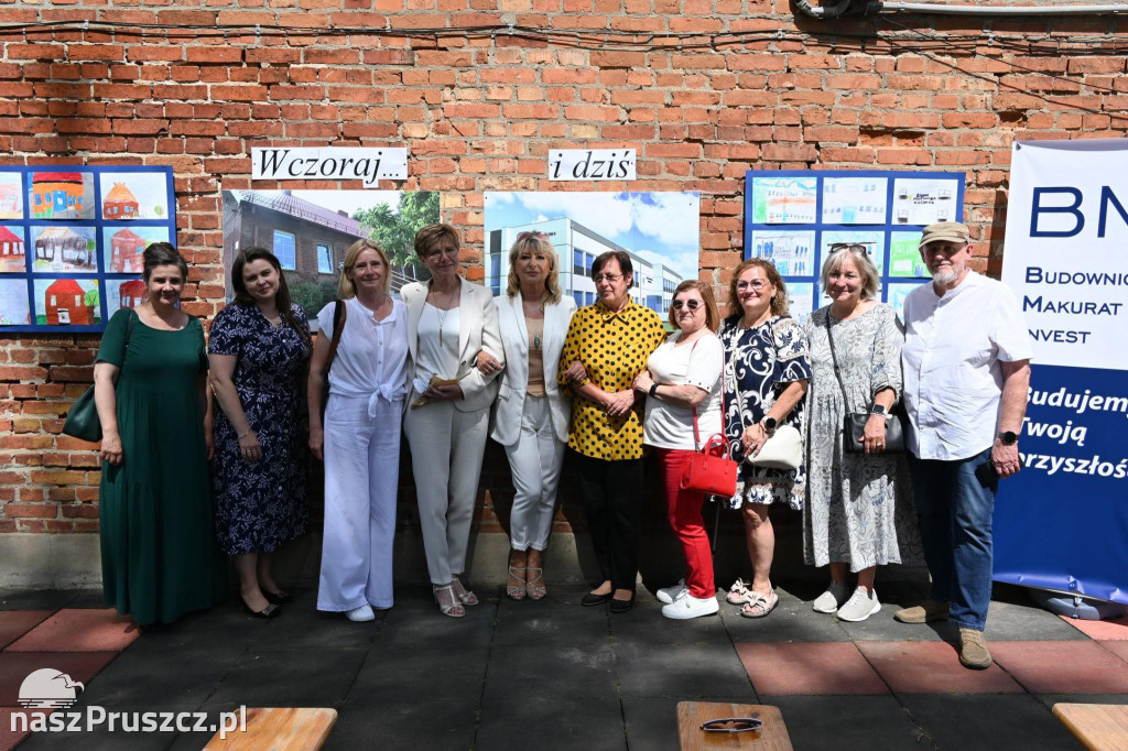 W Różynach pożegnali stary budynek szkoł
