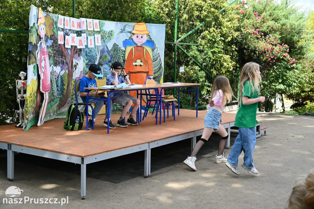 W Różynach pożegnali stary budynek szkoł