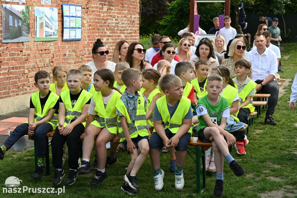 W Różynach pożegnali stary budynek szkoł