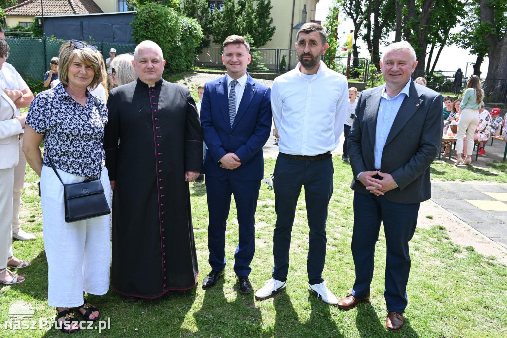 W Różynach pożegnali stary budynek szkoł