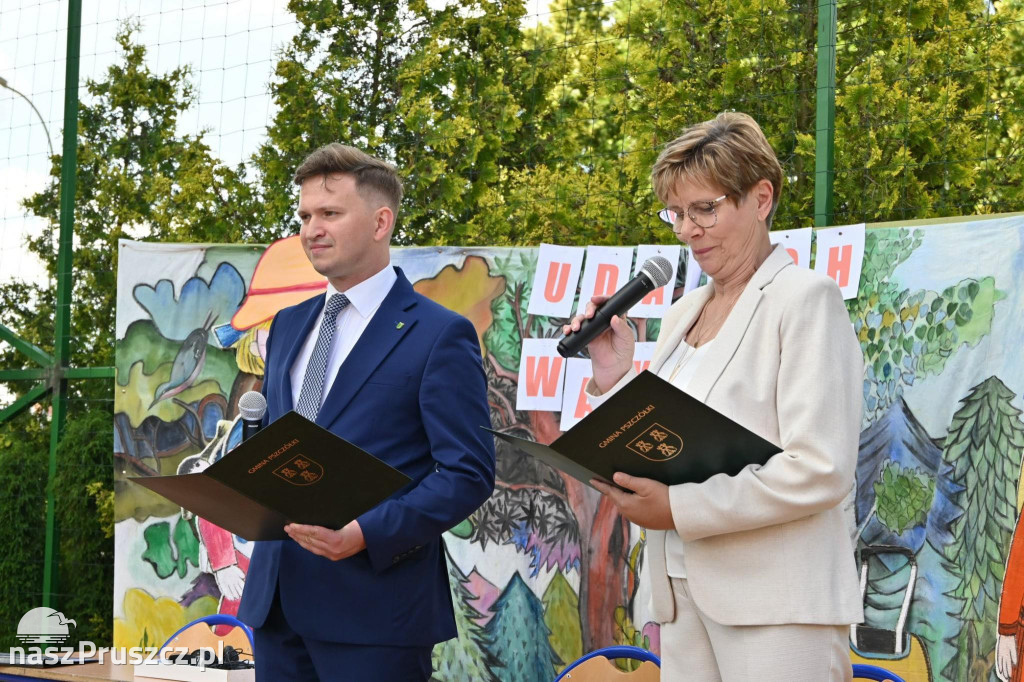 W Różynach pożegnali stary budynek szkoł