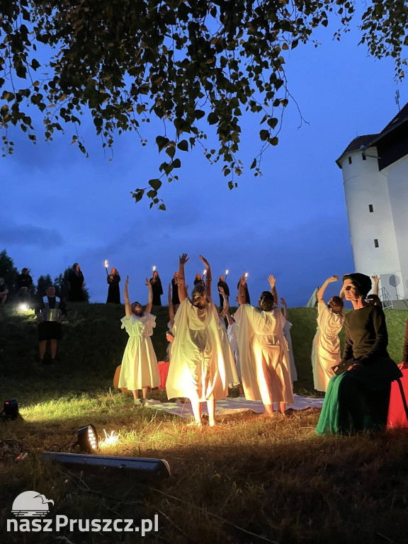  premiera spektaklu „AntyOn(a)” - „KomuKulturka”