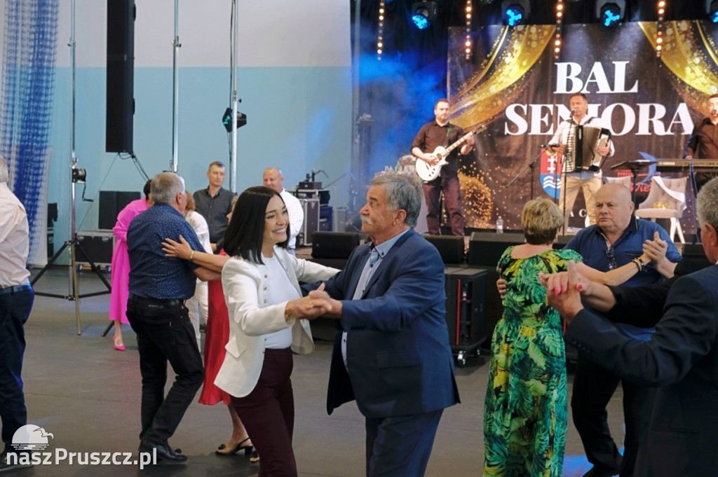 Bal Seniora w Cedrach Wielkich