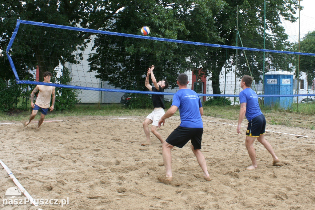 W Kłodawie grali w siatkówkę na piaski