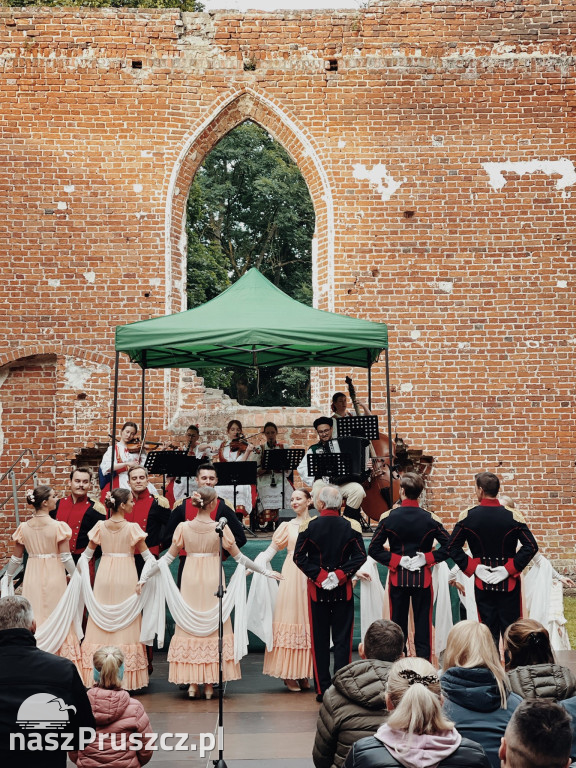 Koncert w ruinach kościoła w Steblewie