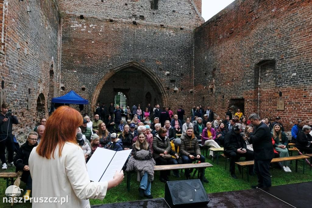 Koncert w ruinach kościoła w Steblewie