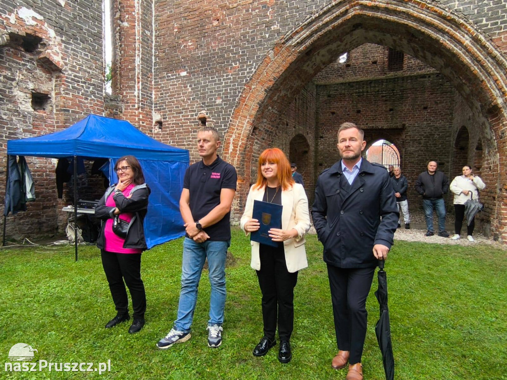 Koncert w ruinach kościoła w Steblewie