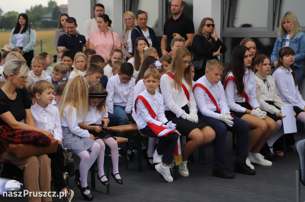 Otwarcie szkoły w Różynach