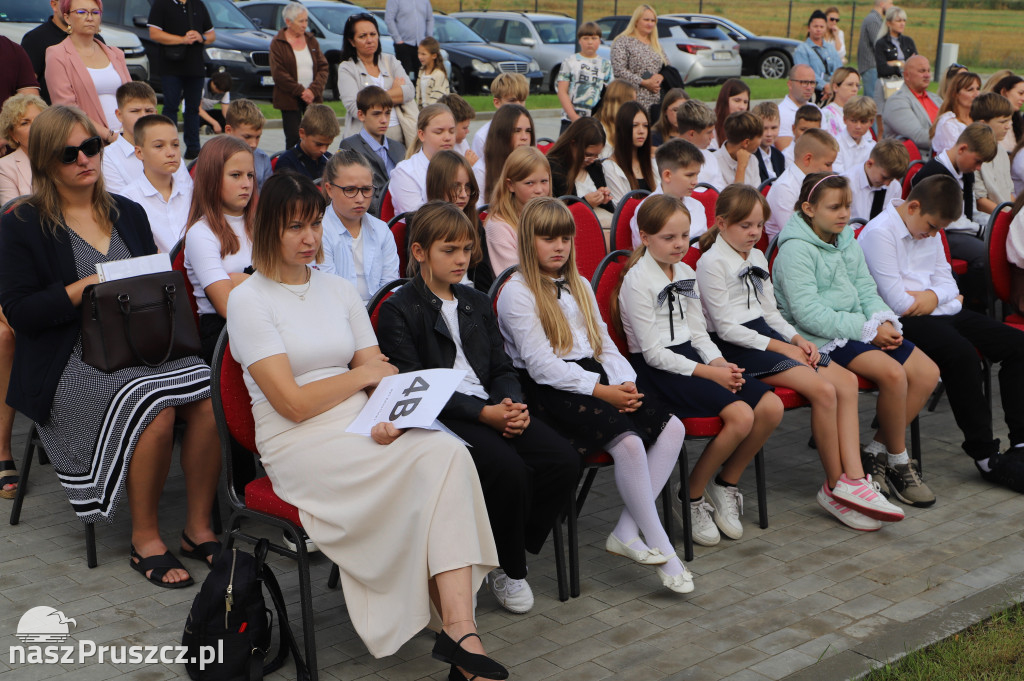 Otwarcie szkoły w Różynach