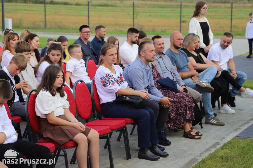 Otwarcie szkoły w Różynach