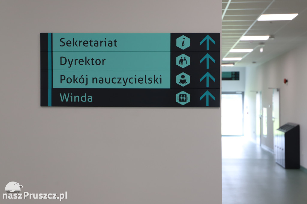 Otwarcie szkoły w Różynach
