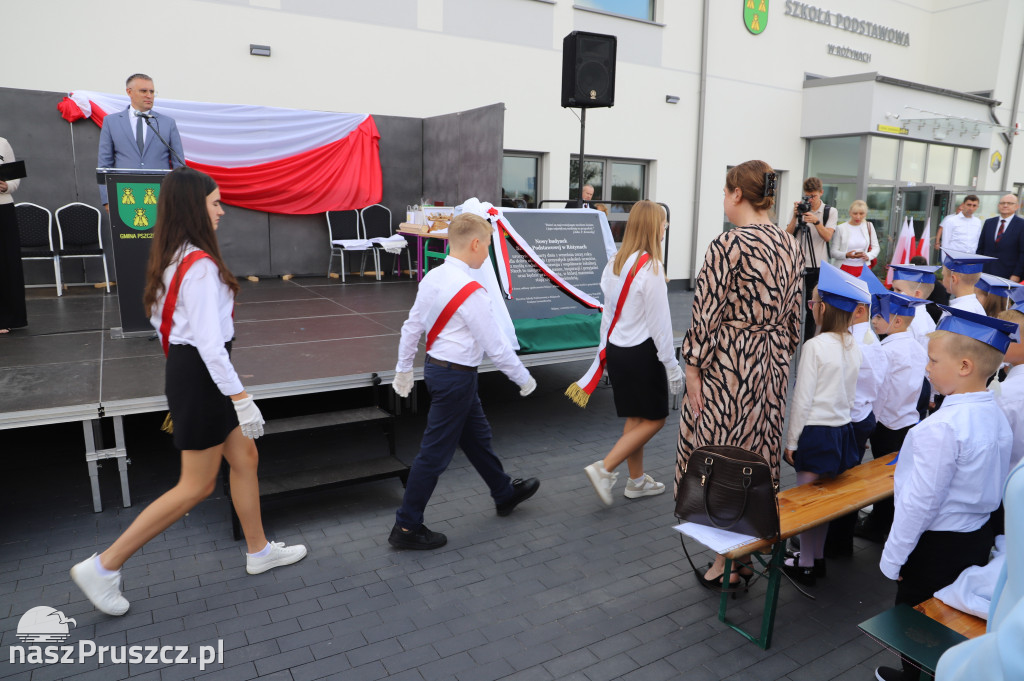 Otwarcie szkoły w Różynach