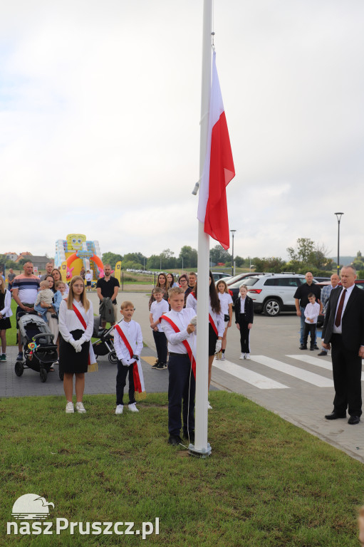 Otwarcie szkoły w Różynach