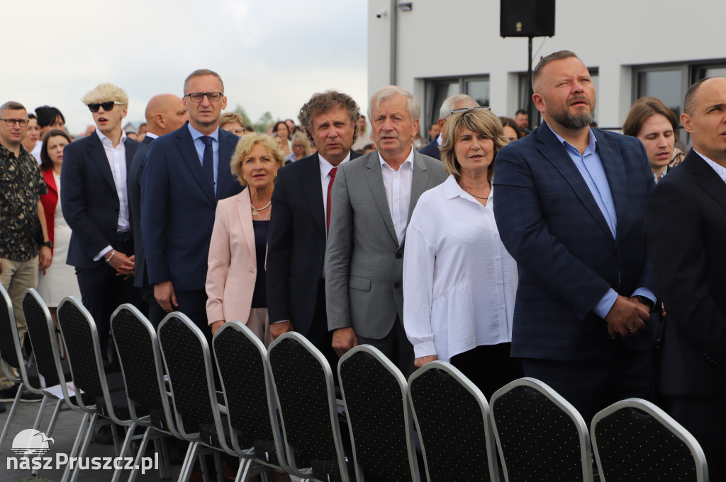 Otwarcie szkoły w Różynach