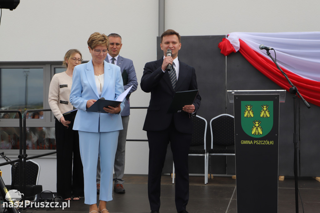 Otwarcie szkoły w Różynach