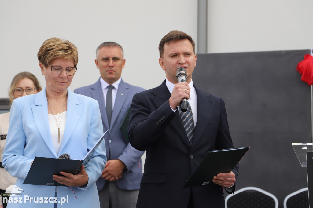 Otwarcie szkoły w Różynach